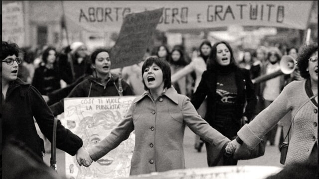 Manifestazione femminista negli anni '70 La nostra battaglia per la salute