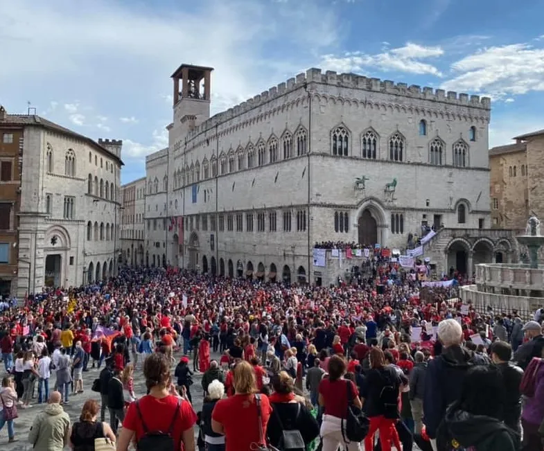 Le donne umbre in piazza per i loro diritti.